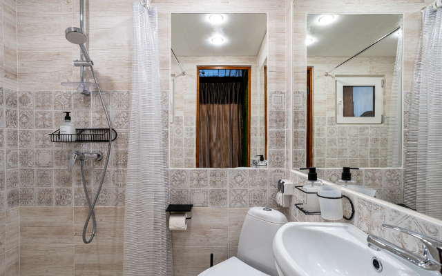 Romanticheskaya Studiya S Kaminom I Balkonom Flat
