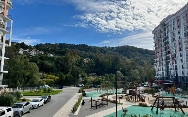 Tryokhmestnye S Balkonom Apartments