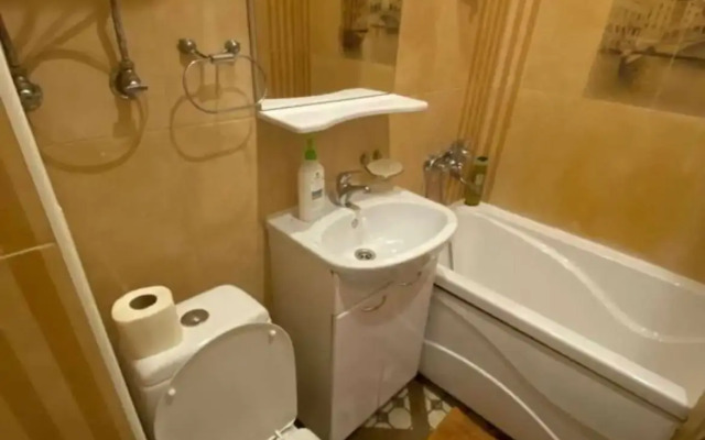 Na Ulitse Kharitonova 3 Flat