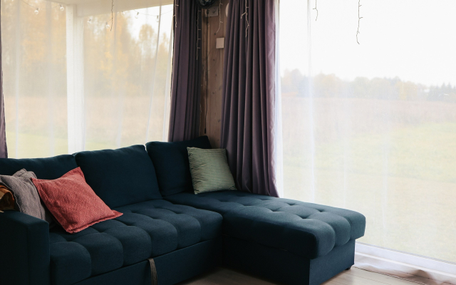 Частный дом  Belov House  с панорамным остеклением у леса