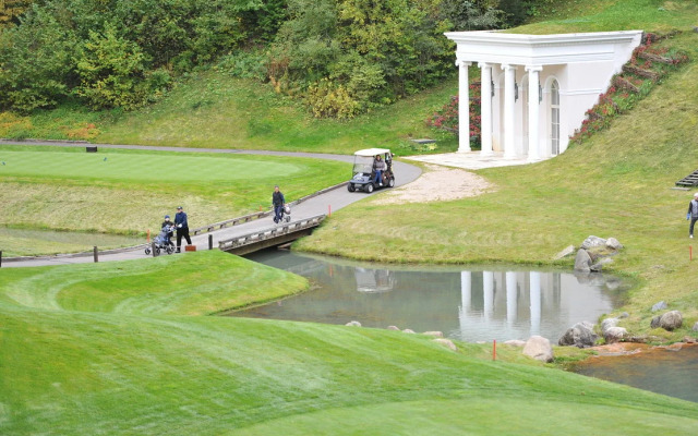 Tseleevo Club & Resort Country Hotel