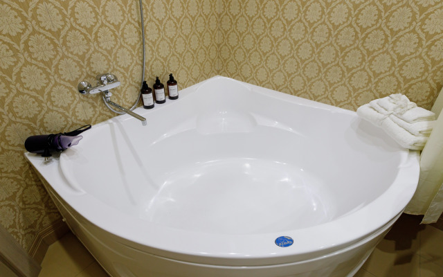 Апартаменты на Революционной 4