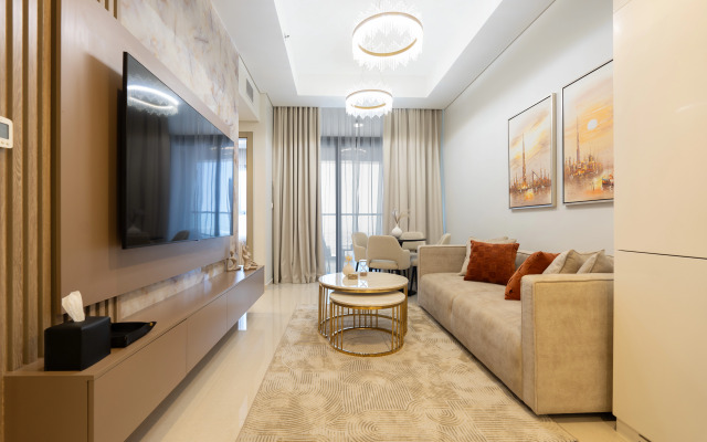 Apartment Keyrock Living: Dubai Oasis w/ Balcony Views