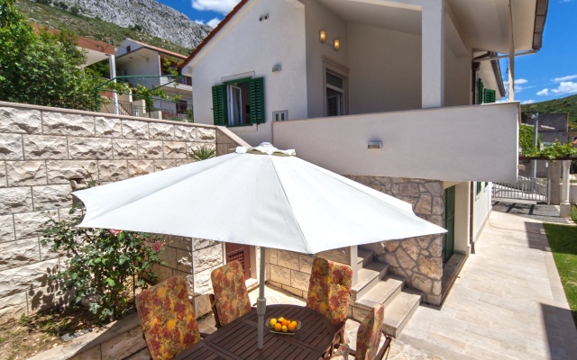 Family Živana Dugi Rat Villa