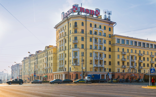 Na Ploschadi Pobedy Apartments