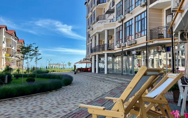 Yarkaya S Kusochkom Morya Flat