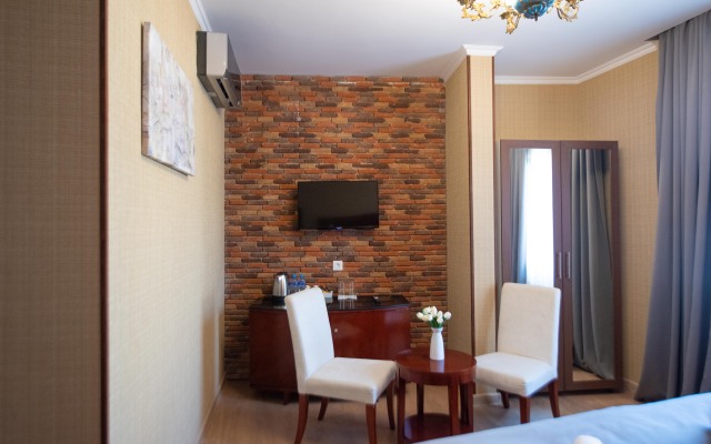 Kraveli Hotel