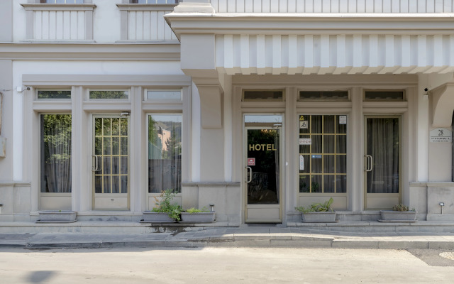 Piazza Hotel
