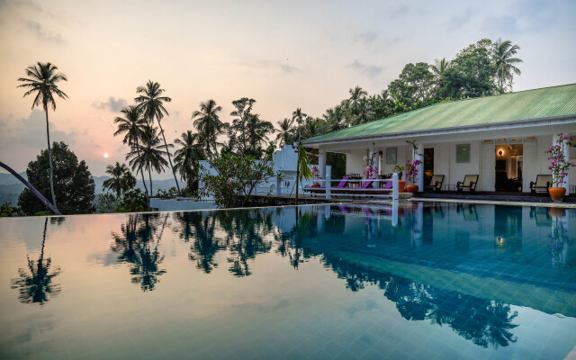 The Flame Tree Estate&Hotel