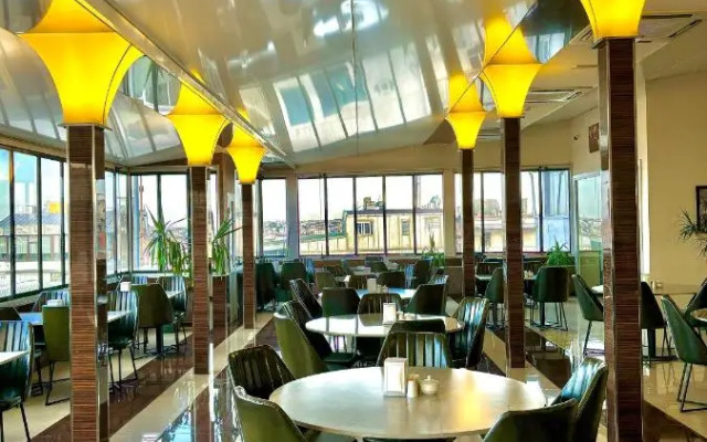 Gold Hotel