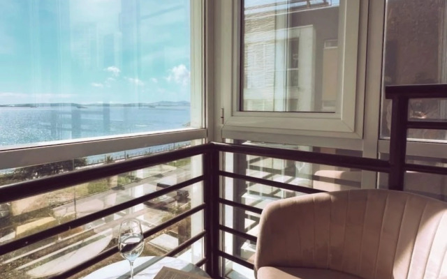 Апартаменты с потрясающим видом на бухту Патрокл