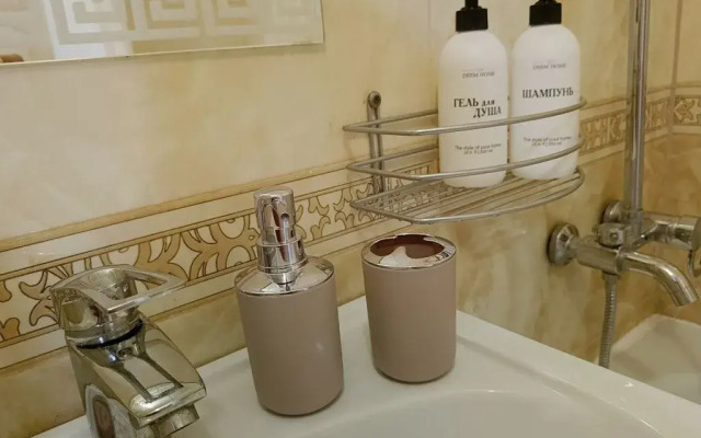 Dvushka Ryadom S Tts Yarmarka I Vokzalom Flat