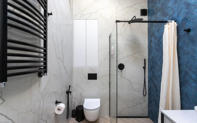 Квартира с Мансардными Окнами и Видом на Море