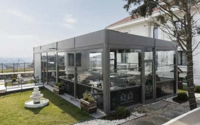 D Twins Airport Hotel