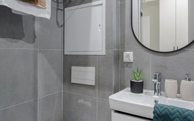 Semeynye na 3-kh gostey u metro Spartak Apartments