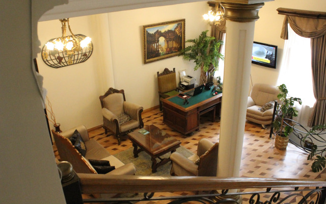 Hotel luxor gardens