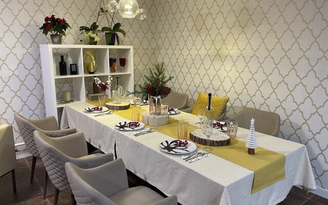 U Mednogo Ozera Private House