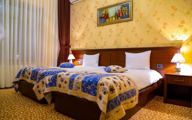 Central Park Hotel