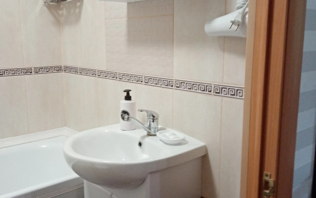 Studiya S Balkonom V Chastnom Dome Vozle Vokzalov Flat