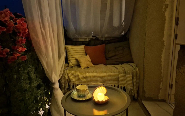 Odnokomnatnaya Provans S Vidom Na Gory S Balkona Flat
