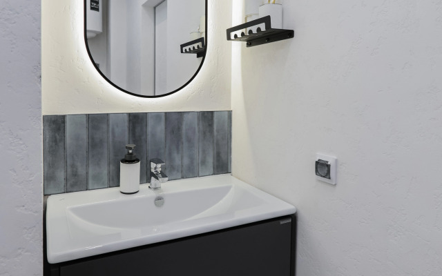 S Dizaynerskim Remontom V Tsentre Goroda Flat