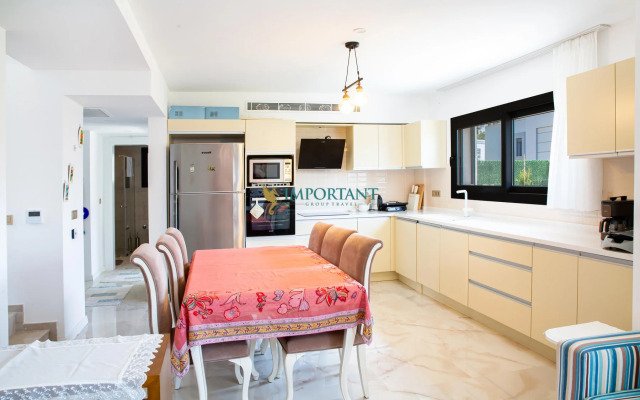 BD498-Gümüşlükte 4 Odalı Özel Havuzlu Villa
