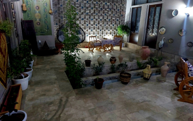 Gulnaraxanum Hotel