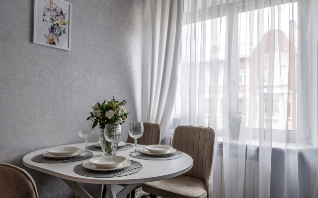 Prostornye apartamenty u Nevy Flat