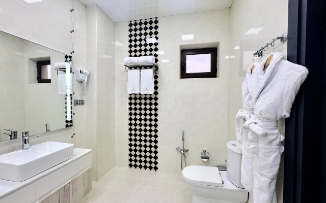 Royal Mansion Hotel