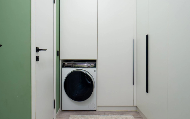 Апартаменты Трехкомнатные стильные возле Меги