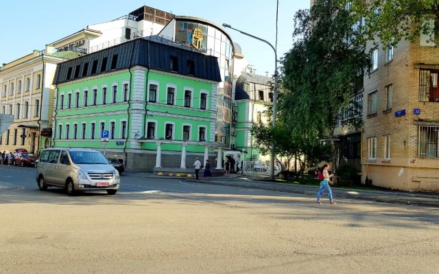 Serpuhovskaya Apartments