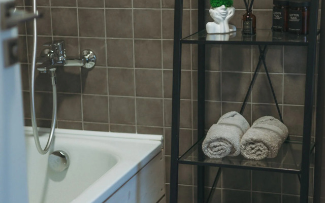 Частный дом с баней бочкой у воды и леса