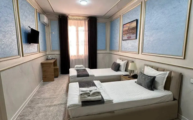 Afsona Hotel