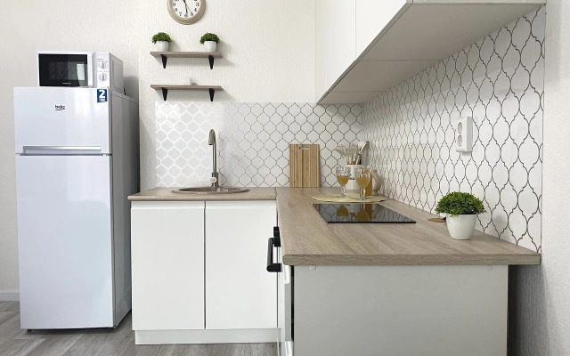 Квартира Поделам с балконом у ЖД вокзала