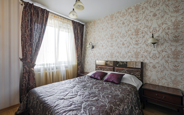 S Tremya Komnatami I Kukhney Na Nemige Flat