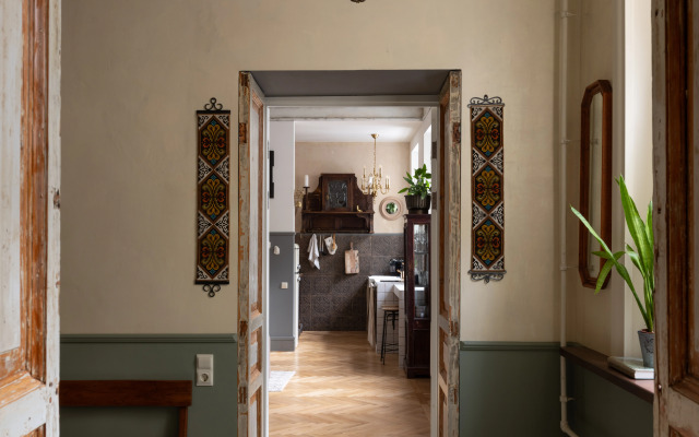 Ryadom S Nikolskim Sadom I Kofeyney Aster Apartment