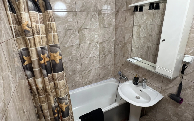 Na Pushkinskoy naberezhnoy Flat