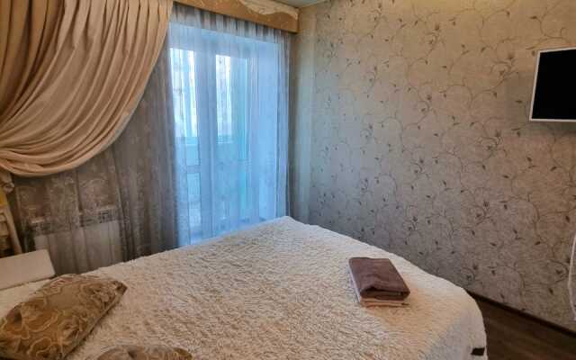 Tryohkomnatnye V Tsentre Goroda Po Istomina 41 Apartments