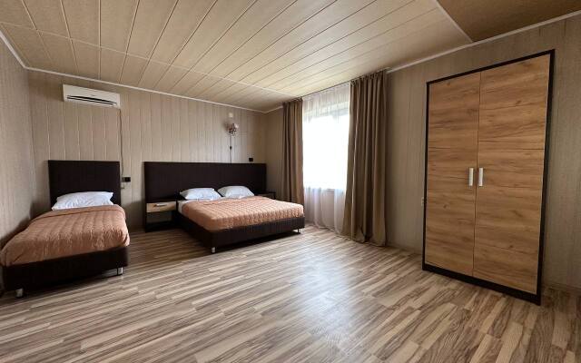 Come Inn na Klenovoy Guest House