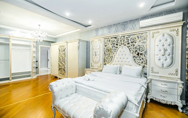 Luxury on Baku in Nizami street Flat