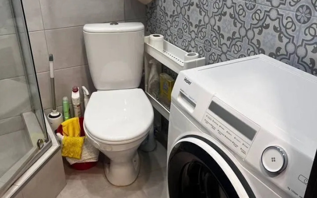Semeynaya Studiya u Reki Kvatro Flat