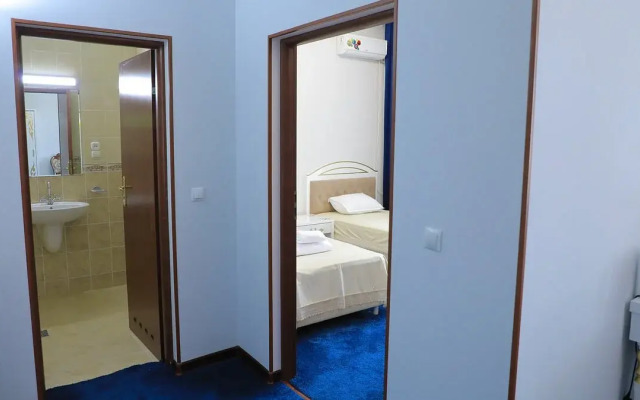 Отель Maqom Plaza