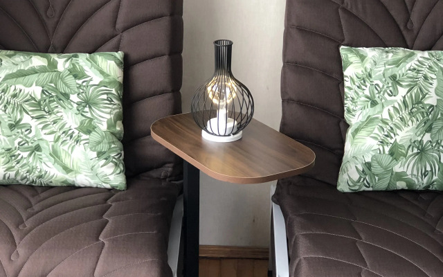 Апартаменты в центре Колпино с видом на парк, большая парковка