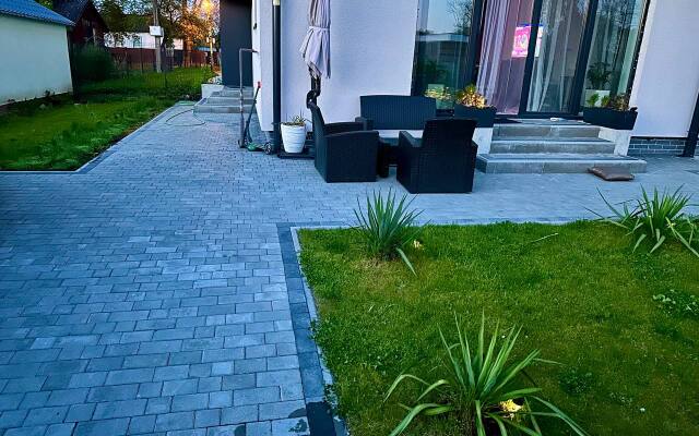 Uyutnaya sektsiya ryadom s parkom Private home