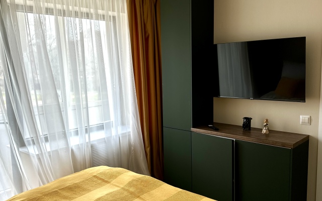 Uyutnaya Kvartira U Ploschadi Pobedy Flat