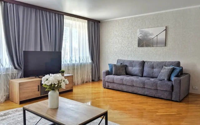 Bolshaya uyutnaya vozle parka flat