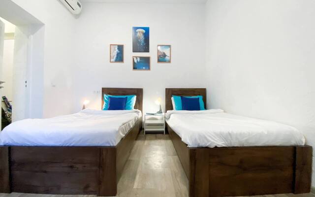 Happiness Live in the center of Sevastopol Apartment