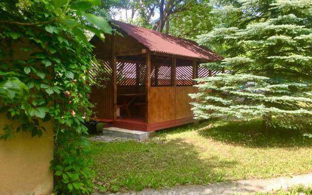 V Gorakh Dlya Semeynogo Otdykha Private House