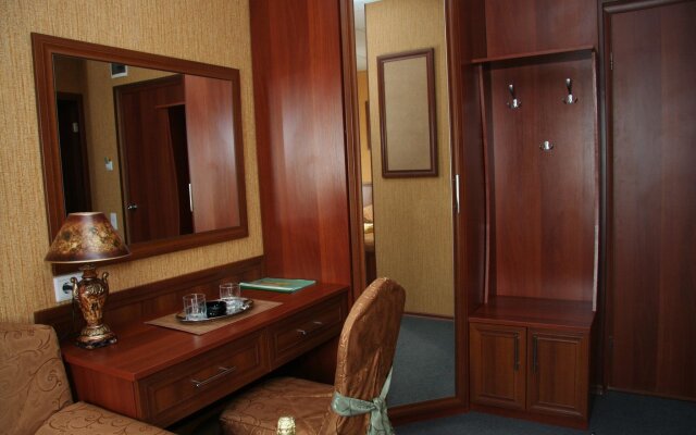 Отель Эсмеральд