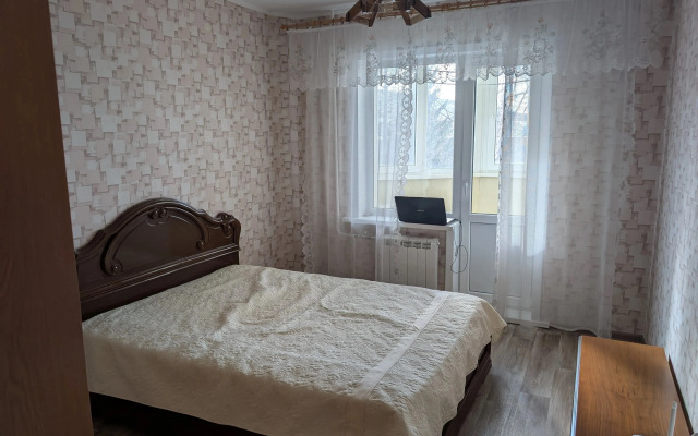 Ryadom S Gornym Vozdukhom Flat